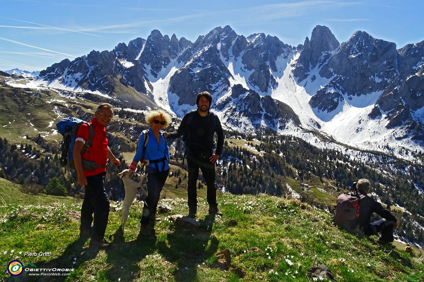 02 Salendo al Monte Gardena con vista sulle Piccole Dolomiti Scalvine.JPG -                                